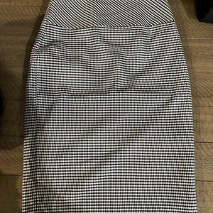 Express black and white houndstooth pencil skirt size 6